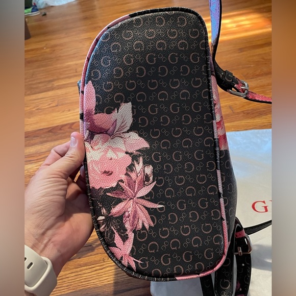 Guess Floral Backpack w/dustbag - Picture 3 of 12